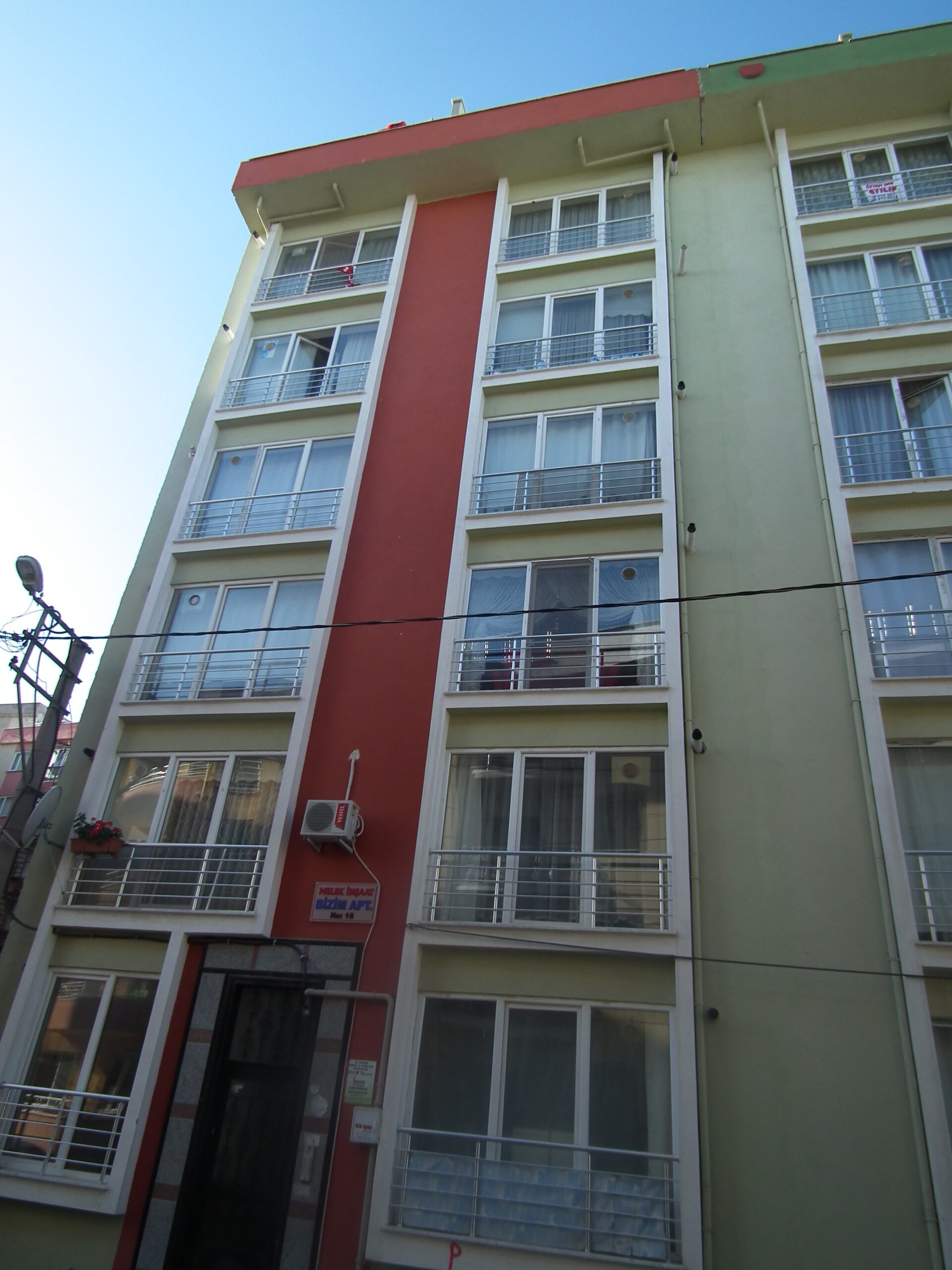 Bizim Apartmanı